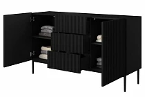 Komoda NICOLE 150 s rýhovaným čelem Černá černé nohy 3.jpg