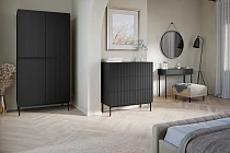 Komoda NICOLE 100 cm se zásuvkami černý mat – černé nohy | furnipol.cz