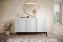 Komoda NICOLE 150 cm se zásuvkami bílý mat – černé nohy | furnipol.cz